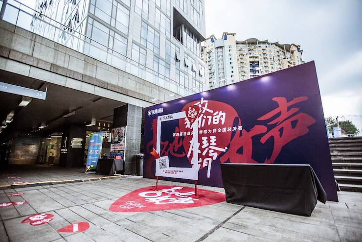 第四届“QG刮刮乐吉他女声弹唱大赛”总冠军出炉<br />温格夺冠，董冬冬担任评委