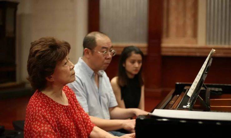 热烈：亍跋睬熘 音悦津门”钢琴重奏音乐会暨天津鲍蕙荞钢琴城开业庆典演出圆满成功！