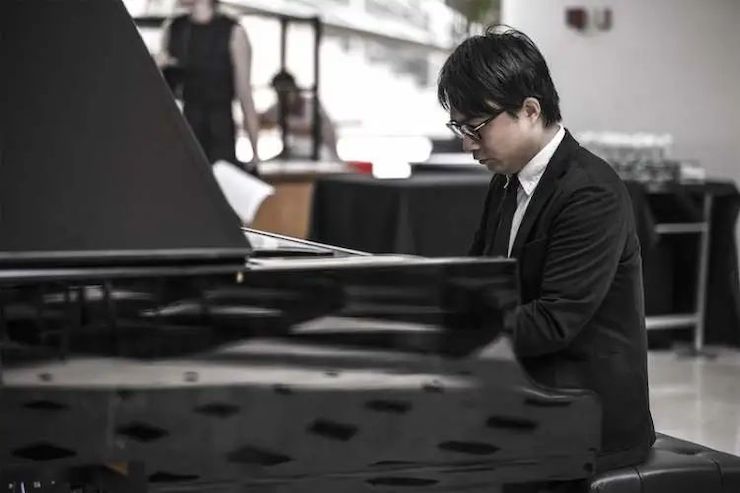 宋思衡的“宅抗疫” | 挑战主播、筹集口罩、闭关作曲，这位取消了20场演出的钢琴家原来这么忙！