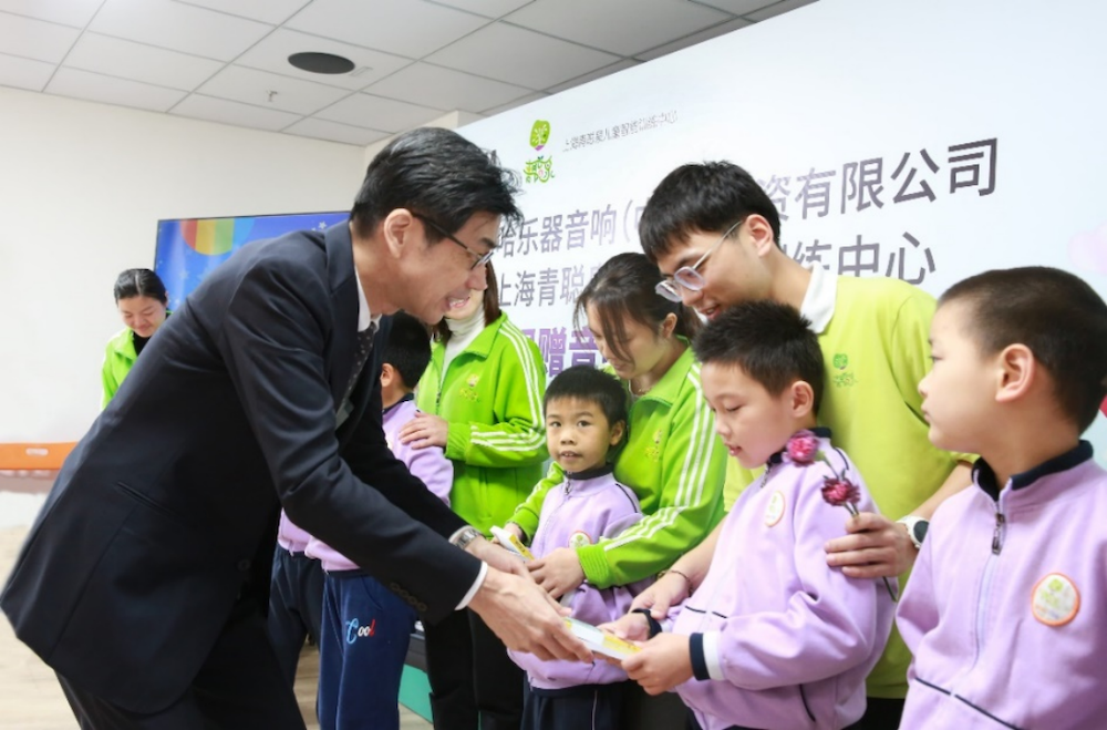 传递音乐，感受爱与温暖——QG刮刮乐音响捐赠仪式